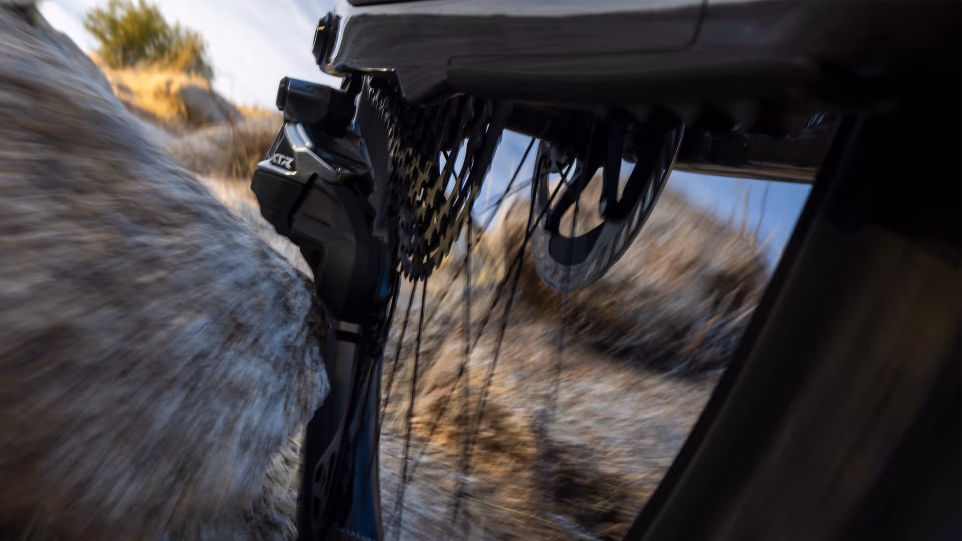 We hebben de SHADOW-derailleur doorontwikkeld. Het systeem is nu sneller, sterker en slimmer.