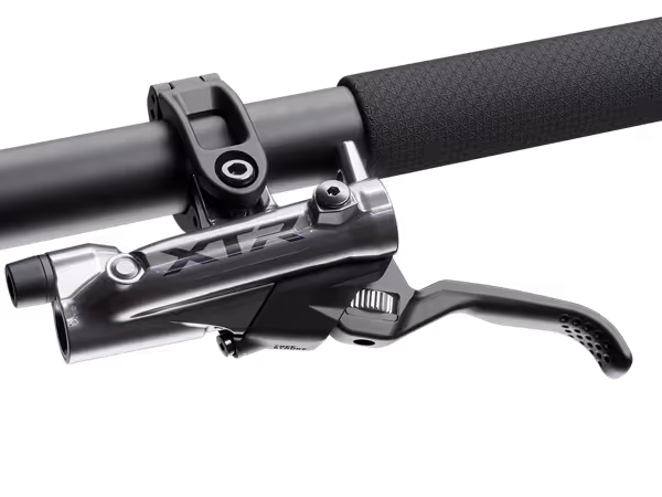 BL-M9220 - bliżej umieszczona oś obrotu jest lepiej dopasowana do naturalnego ruchu palca, umożliwiając równomierne i mocne hamowanie.