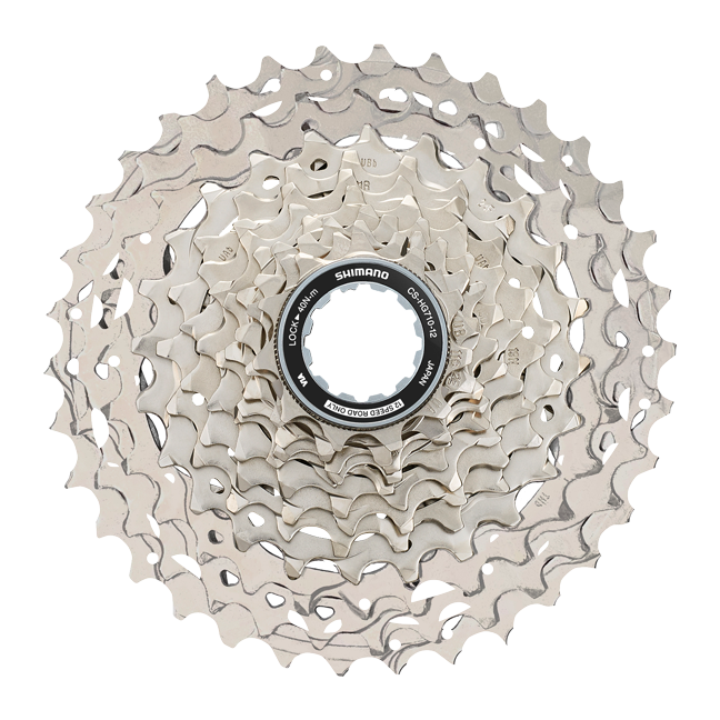 Shimano fietscassette tegen een witte achtergrond