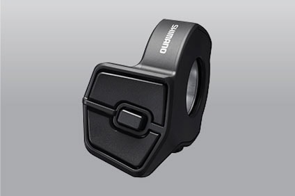 Pulsador de cambio Shimano negro sobre fondo gris