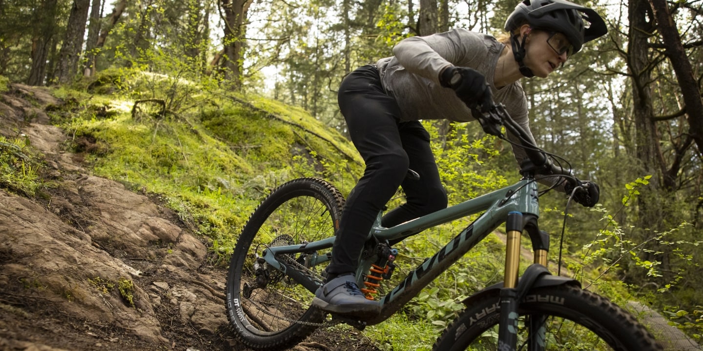 Gravity Enduro Shoes Designed for Women