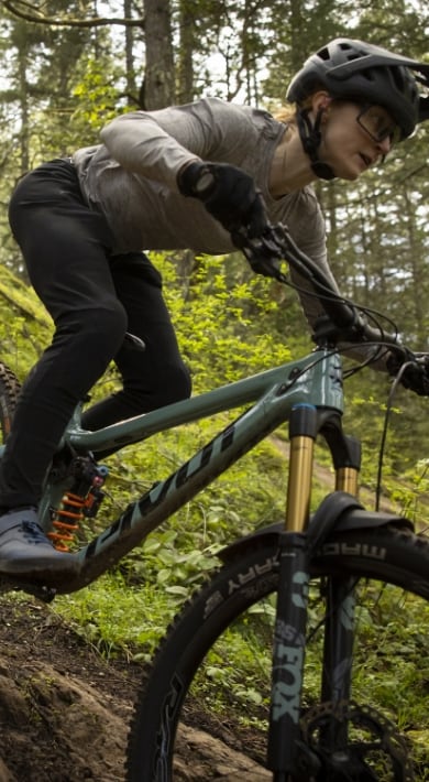 Gravity Enduro Shoes Designed for Women