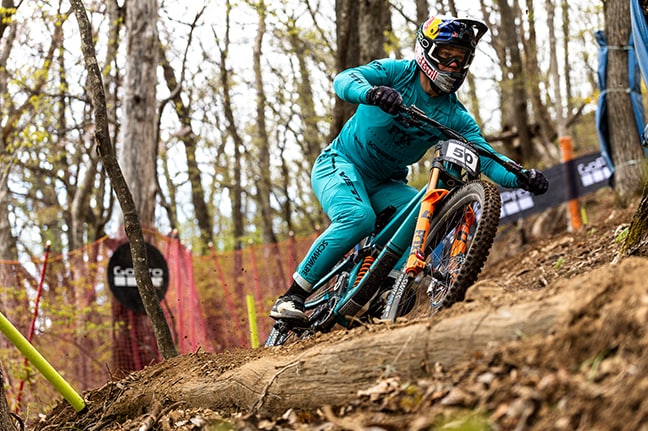 YETI FOX FACTORY DOWNHILL TEAM