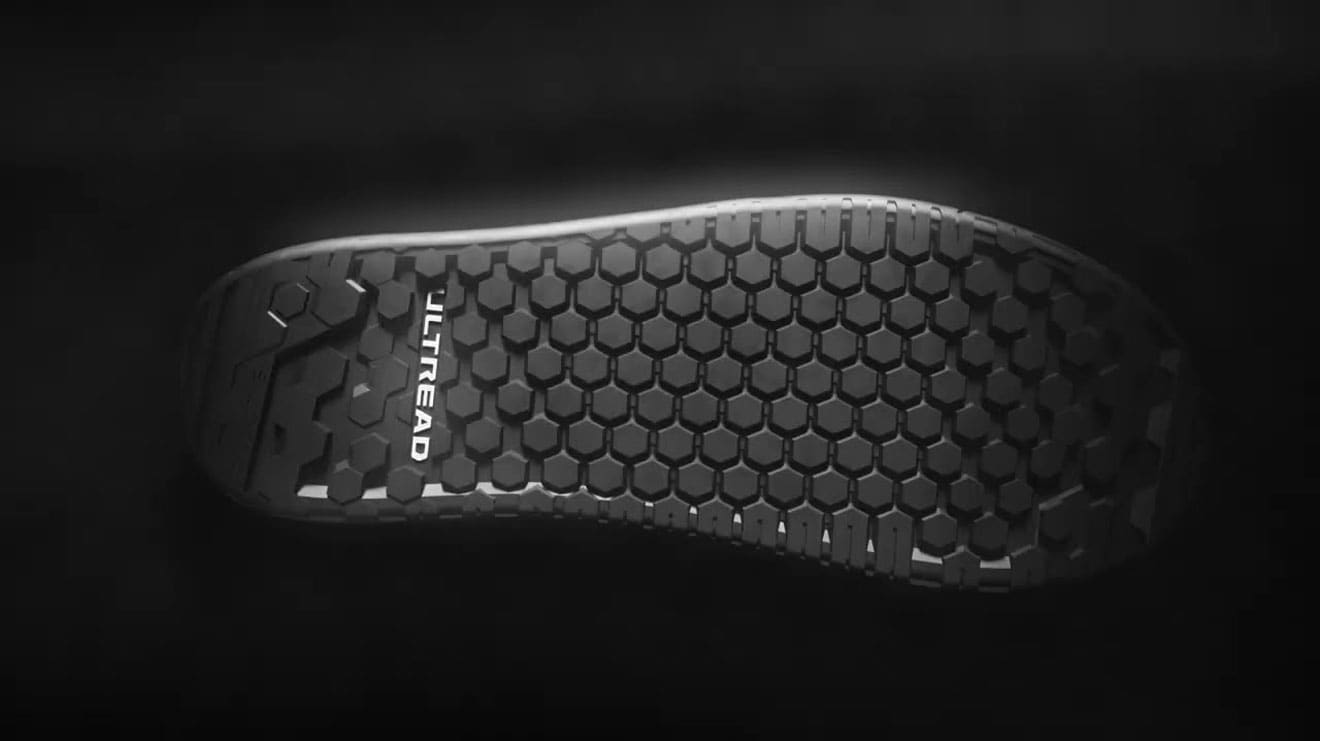 Schuhsohle mit sechseckigem Profil und der Aufschrift „Ultread“