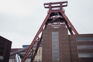 Zollverein kolenmijncomplex met iconische mijnbouwtoren.