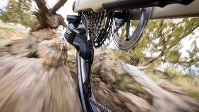 SHIMANO DEORE XT M8200 Di2 Rear Derailluer smashing into a rock at speed and surviviing 