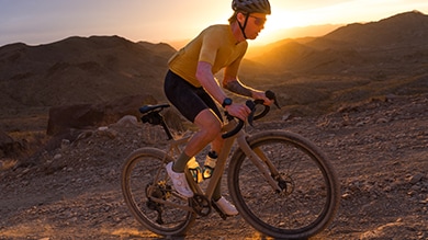 Shimano Gravel Ambassador Taylor Lideen riding his wireless 1x12 GRX Di2 gravel bike