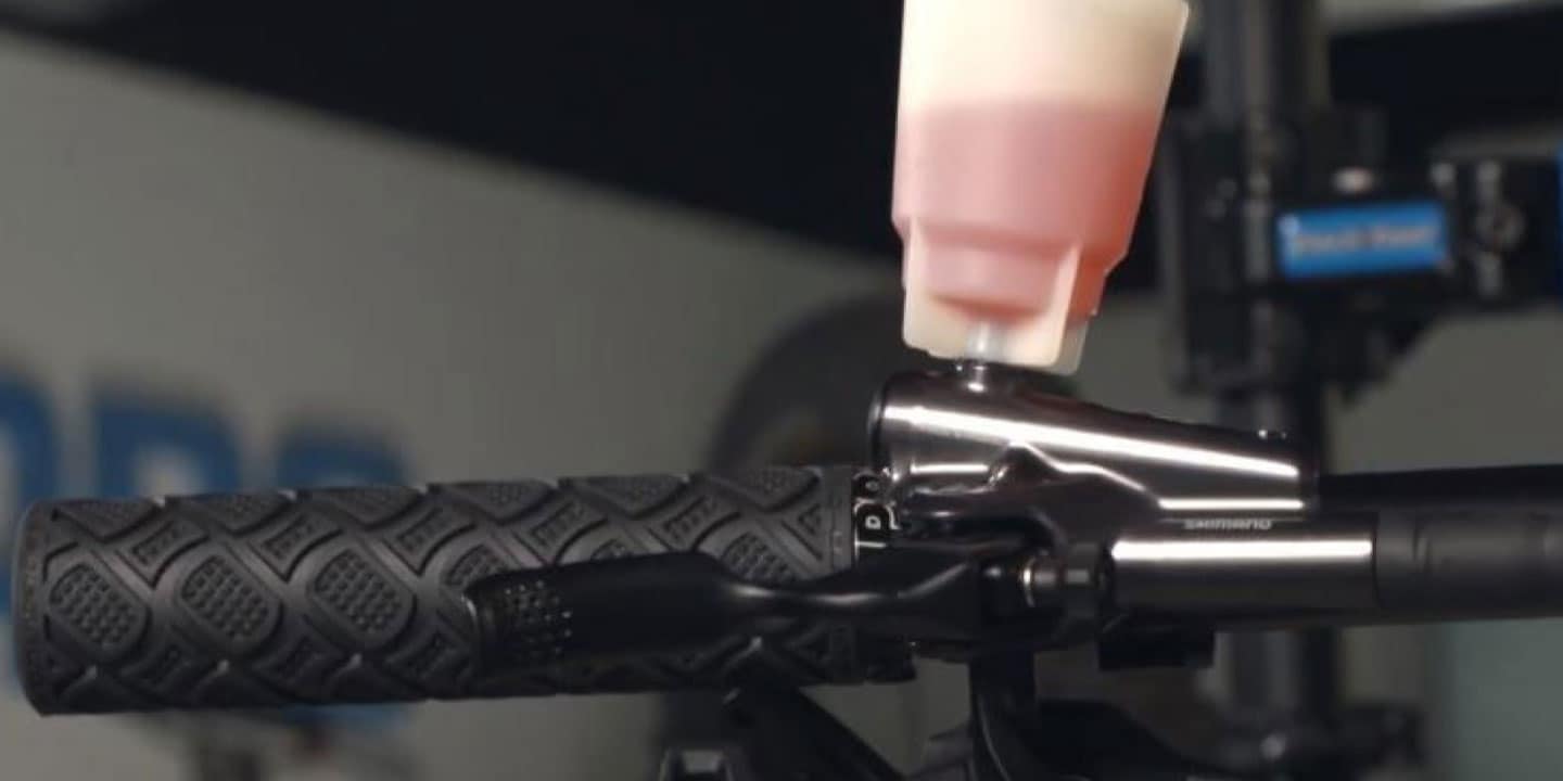 KIEDY SERWISOWAĆ HAMULCE HYDRAULICZNE?
