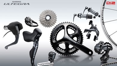 Shimano Ultegra fietsonderdelen weergegeven op een verloopachtergrond.