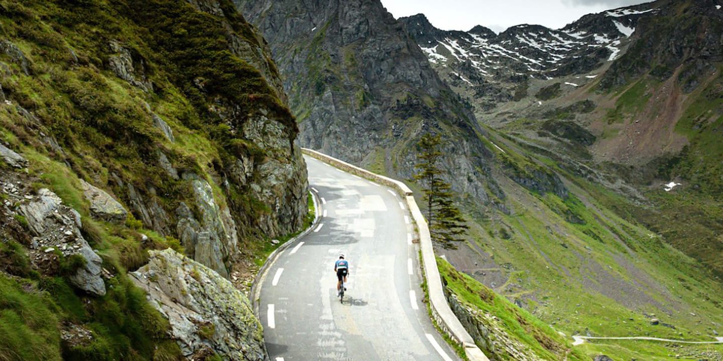 Traversing the Col du Tourmalet