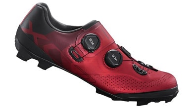 Zapatilla de ciclismo Shimano roja con sistema de ajuste BOA