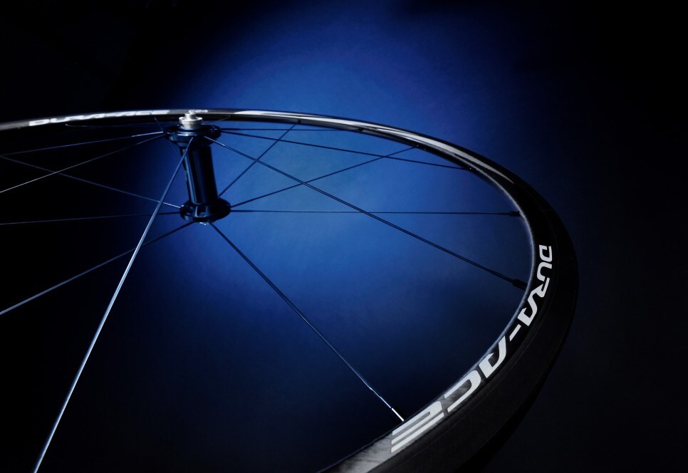 EP3. DURA-ACE, which has become the standard for road cycling!
