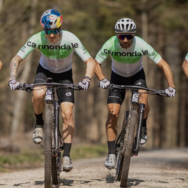 banner-CANNONDALE-FACTORY-RACING
