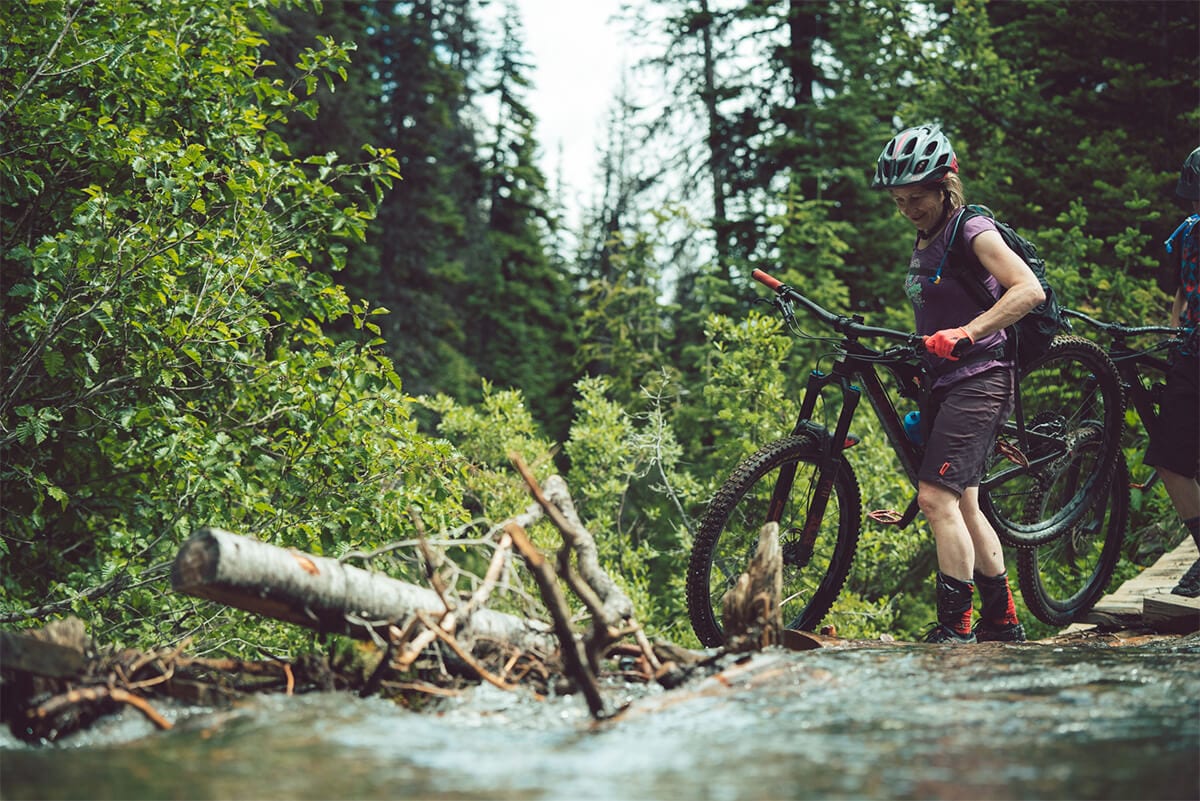High water Crossing women mountain Biking 