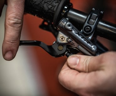 how-to-maintain-your-mountain-bike-brakes-img-gallery-1