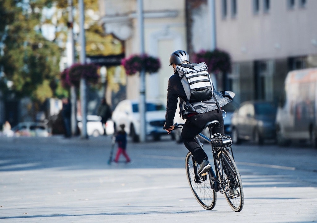 10kmの自転車通勤で、やっぱろクロスバイクは一番最適です。